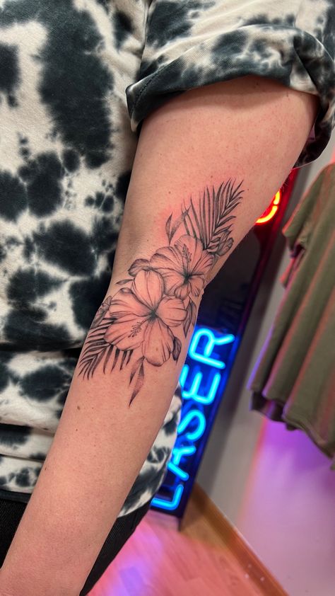 Hibiscus Flowers Tattoo, Flower Tattoos Arm, Flower Bracelet Tattoo, Flower Forearm Tattoo, Tattoo Elbow, Hawaii Tattoo, Tattoo 2022, Hibiscus Flower Tattoos, Tropical Tattoo