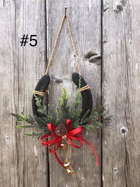 Ideas With Horse Shoes, Horseshoe Crafts Christmas, Horse Shoe Christmas Ornaments, Horse Shoe Ornament, Horse Shoe Ornaments, Horse Show Crafts, Horse Shoe Christmas Tree Ideas, Horse Shoe Christmas Decor, Horse Shoe Decor Ideas