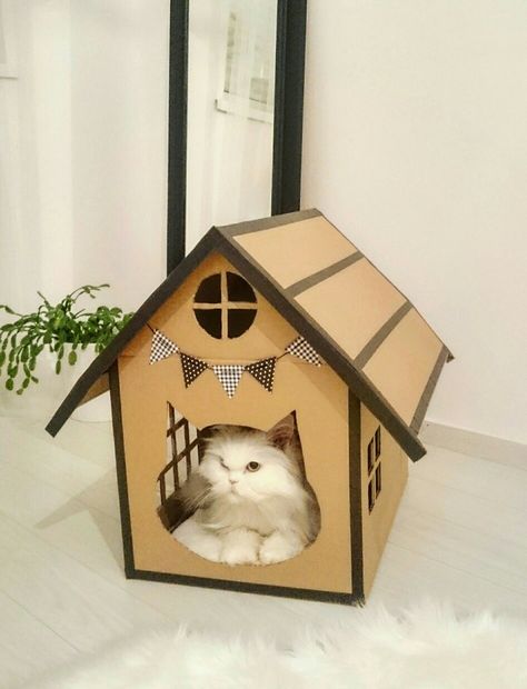 Cardboard Box Cat House Diy How To Make, Cat House Box Cardboard, Cat House Cardboard Box Diy, Cat House From Cardboard Boxes, Cardboard Cat House Diy Easy, Cat Cardboard Box Ideas, Cardboard Cat Bed, Cat House Diy Cardboard, Easy Dog House