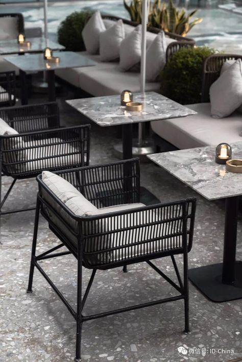 Rooftop Restaurant Design, Chaise Restaurant, Outdoor Restaurant Design, Terrace Restaurant, Chairs And Tables, Restaurant Patio, Cafe Shop Design, Coffee Shops Interior, Outdoor Cafe