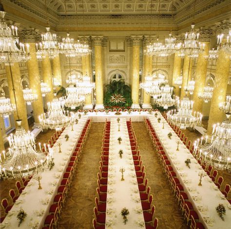 French Palace, Castle House Design, Palace Architecture, State Banquet, Princess Stuff, Palace Interior, Dream Wedding Decorations, Modern Villa Design, Antique French Furniture