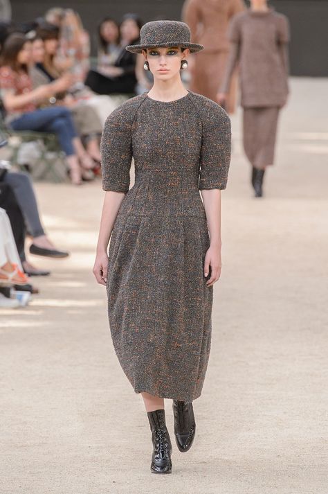 Chanel Fall 2017, Raglan Sleeve Dress, Chanel 2017, Fashion Elements, Chanel Couture, Chanel Haute Couture, Jewel Neckline, Year 2, Fashion Advertising