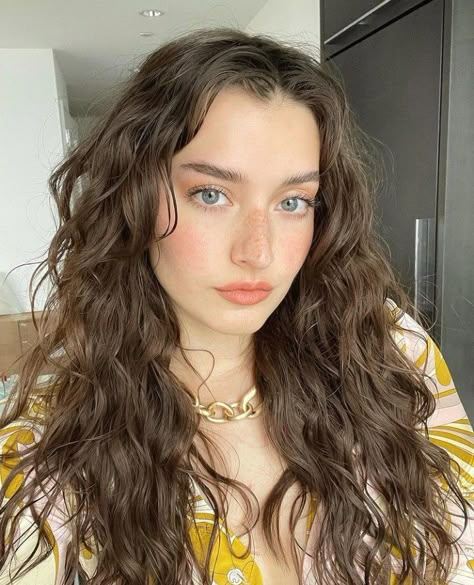 Brown Hair Selfie, Lovelight Farms, Jess Clement, Jessica Clements, Brown Wavy Hair, Jessica Clement, Brown Hair Blue Eyes, Freckles Girl, Hair Light