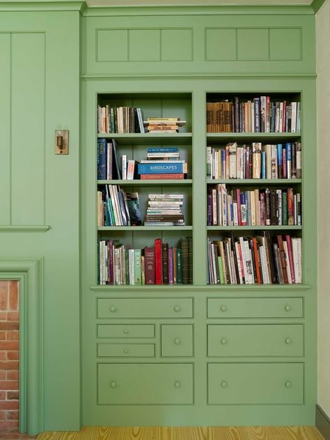 Breakfast Room Green, Built In Bookshelves, Green Library, Living Room New York, Painting Wood Paneling, Traditional Houses, Modern Country, Home Library, Farmhouse Design