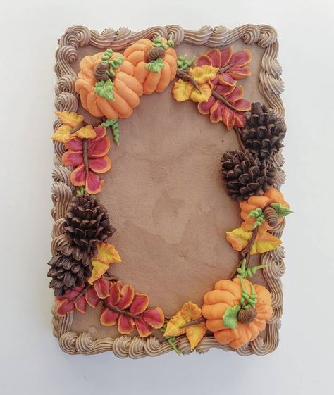 Chocolate Cake Fall Decoration, Chocolate Buttercream Cake Designs, Sheet Cake Halloween, Thanksgiving Sheet Cake Ideas, Fall Sheet Cake Ideas, Fall Buttercream Cakes, Autumn Sheet Cake, Chocolate Sheet Cake Decoration, Halloween Sheet Cake Ideas