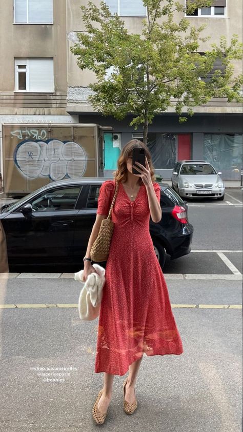 Parisian Feminine Style, Girly French Outfits, Cool Feminine Style, Practical Feminine Style, Romantic French Style, Feminine European Style, Romantic Summer Style, Feminine Modest Style, Timeless Feminine Style