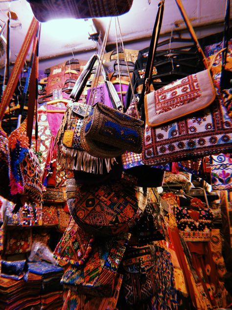 Delhi Market Aesthetic, Sarojini Market Aesthetic, Janpath Market Aesthetic, Bazaar Aesthetic, Purani Delhi, Janpath Market, Delhi Market, Fashion Design Inspiration Board, Desi Things