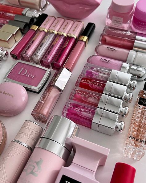 Profumo Victoria Secret, Koleksi Makeup, Dior Lip Glow, Makeup Bag Essentials, Fancy Makeup, Dior Makeup, Makeup Obsession, Pink Makeup, Makeup Items