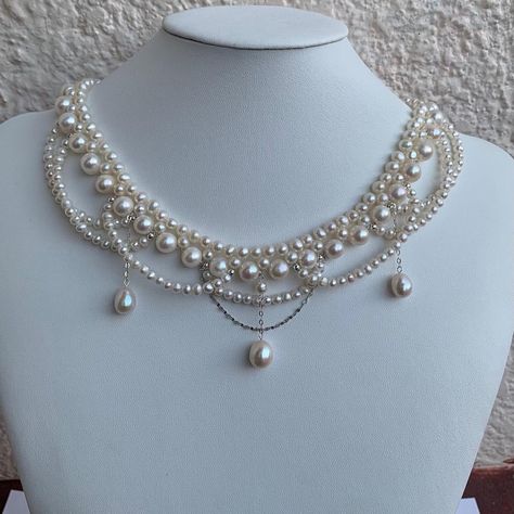 Royals Jewellery, Pearls Aesthetic, White Necklaces, Jewellery Ring, Fancy Jewellery Designs, Vintage Aesthetics, Bead Charms Diy, Beaded Jewels, Pearl Jewelry Sets