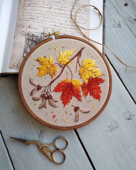 Diy Cloth Flowers, Maple Leaf Decor, Embroidery Leaves, Embroidery Napkins, Fall Sewing Projects, Handmade Animals, Embroidery Leaf, Simple Hand Embroidery Patterns, Colors Of Autumn