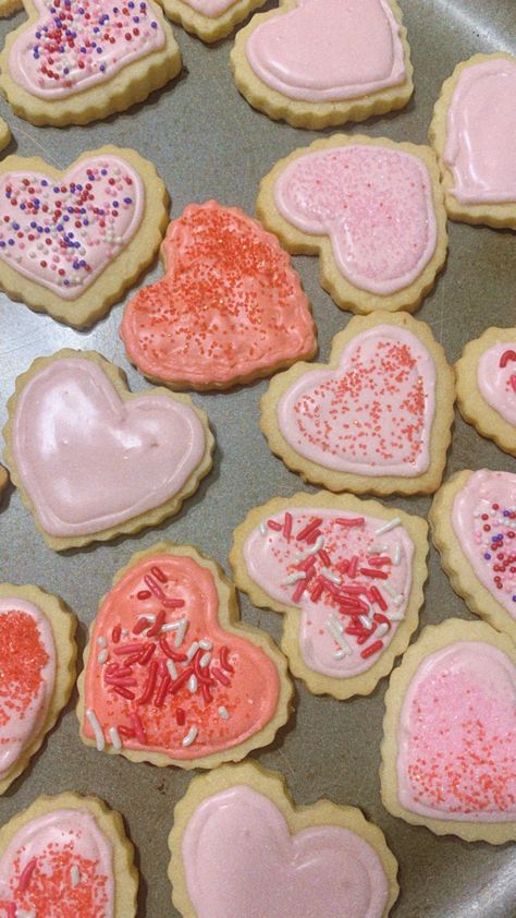 heart-shaped cookies Heart Shaped Baking Ideas, Cookies For Boyfriend, Heart Shape Food, Heart Shaped Foods, Coquette Cafe, Heart Shaped Things, Heart Shape Cookies, Heart Shaped Baking, Heart Foods