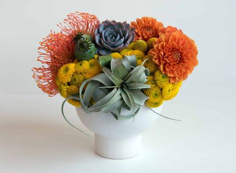 Mid-Century Modern Floral Design – FLORAL ART Modern Floral Centerpieces, Mid Century Floral, Winter Floral Arrangements, Floral Art Arrangements, Modern Floral Arrangements, Floral Design Classes, Poppy Pods, Modern Centerpieces, Modern Floral Design