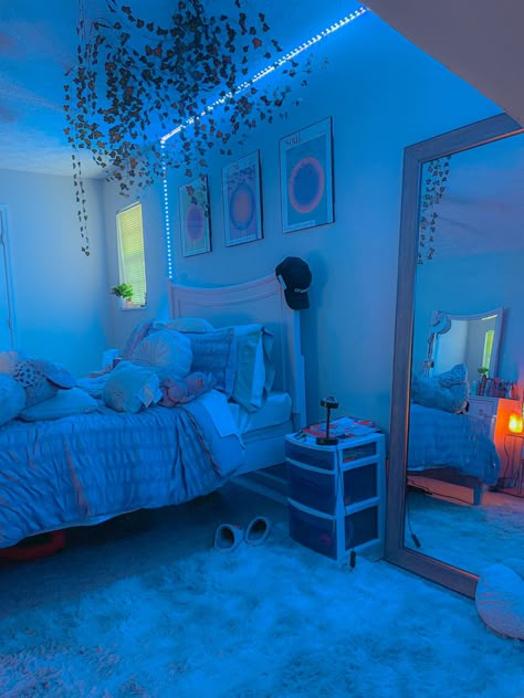 Teal Walls Bedroom Aesthetic, Room Led Lights Bedrooms, Blue Room Asthetics, Blue Bedroom Ideas For Teens, Ceiling Decor Bedroom, Neon Bedroom Aesthetic Ideas, Blue Theme Room, Realistic Bedroom Ideas, Light Blue Room