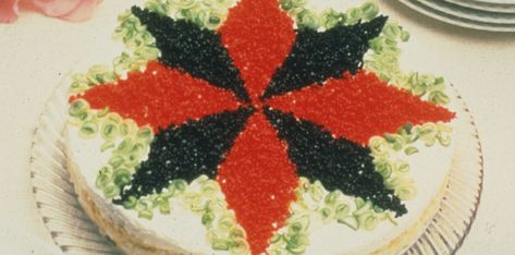 Classic Caviar Pie | What's for Dinner? Caviar Pie Recipe, Caviar Brunch, Caviar Pie, Appetizers Gourmet, Hor Dourves, Caviar Dip, Elegant Meals, Caviar Appetizers, Caviar Dishes