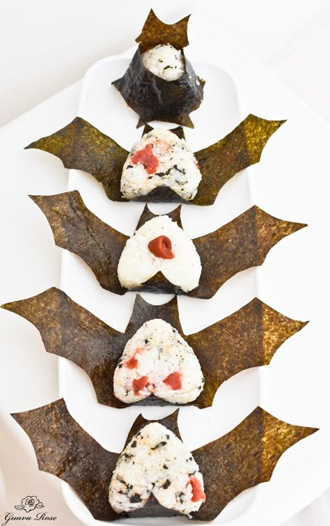 Halloween 2023 Food, Bat Shaped Food, Halloween Asian Food, Halloween Onigiri, Bat Themed Food, Japanese Halloween Food, Halloween Food Savory, Halloween Party Recipes, Halloween Food