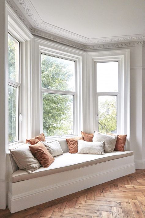 Window Seat With Desk, Window Seat With Shelves, Window Seat Pillows, Window Seat With Drawers, Nook Window Seat, Seating Window, Window Seat Nook, Bay Window Benches, Bedroom Window Seat