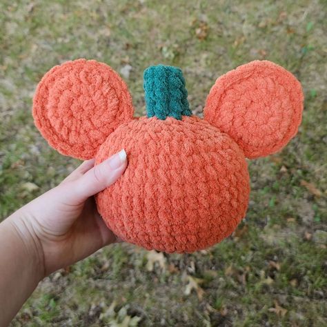 Mouse Pumpkin 🐭🎃 Pattern: @yarnybox Yarn: bernat blanket . . . #mickeymousepumpkin #mickeymouse #crochetpumpkin #amigurumipumpkin #fallcrochet #halloweenamigurumi #halloweencrochet #halloweenplush #halloweendecor #pumpkindecor Crochet Minnie Mouse, Pumpkin Crochet Pattern, Disney Crochet, Mouse Pumpkin, Pumpkin Crochet, Mickey Mouse Pumpkin, Crochet Plushies, Mickey Pumpkin, Bernat Blanket