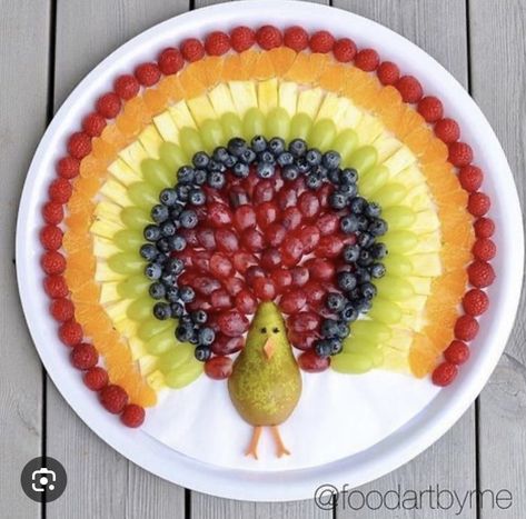 Kids Thanksgiving Fruit Tray, Thanksgiving Fruit Appetizers, Fruit For Thanksgiving Dinner, Fruit Platter Designs Thanksgiving, Thanksgiving Veggie Board, Fruit Platter For Thanksgiving, Thanksgiving Fruit And Cheese Platter, Butterfly Fruit Tray Ideas, Fruit For Thanksgiving