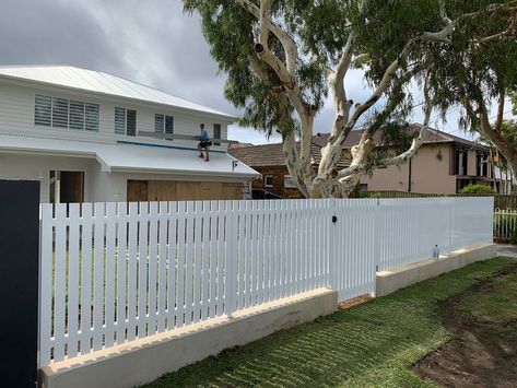 White Fencing, White Wood Fence, Front Fence Ideas Australia, White Garden Fence, Hamptons Fence, House Fence Design, White Fence, Front Fence, Front Porch Design