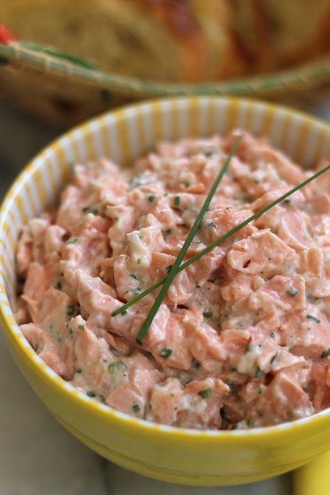 Rillettes Recipe, French Meals, Salmon Rillettes, Appetizers Seafood, Le Bernardin, Seafood Party, French Dinner, Poached Salmon, Salmon Roe