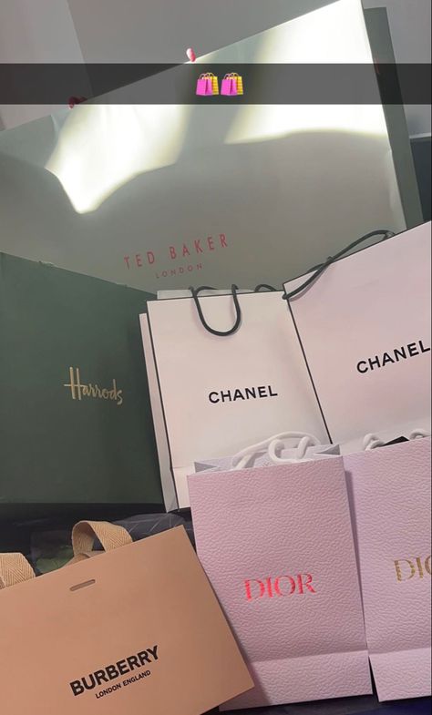 Shopping Spree Bags, Harrods Shopping, Luxury Haul, Harrods London, London View, Rich Girl Aesthetic, Chanel Makeup, Dior Makeup, London Life