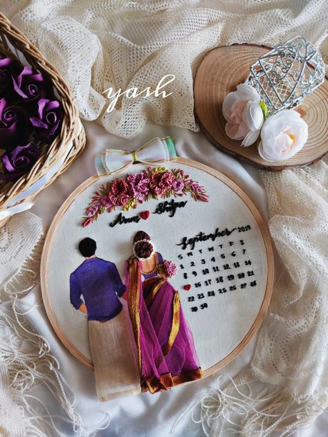 Wedding Hoop Art, Hoops Embroidery, Embossed Embroidery, Wedding Embroidery Hoop, Shadi Card, Embroidery Hoop Art Diy, Wedding Hoop, Embroidery Hoop Crafts, Clothes Embroidery Diy