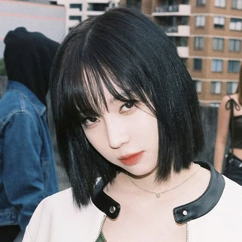 Aespa Winter Short Hair, Short Black Hair, Korean Haircut, Winter Ningning, Winter Icon, Kpop Collection, Short Hair Black, Winter Instagram, Black Bob