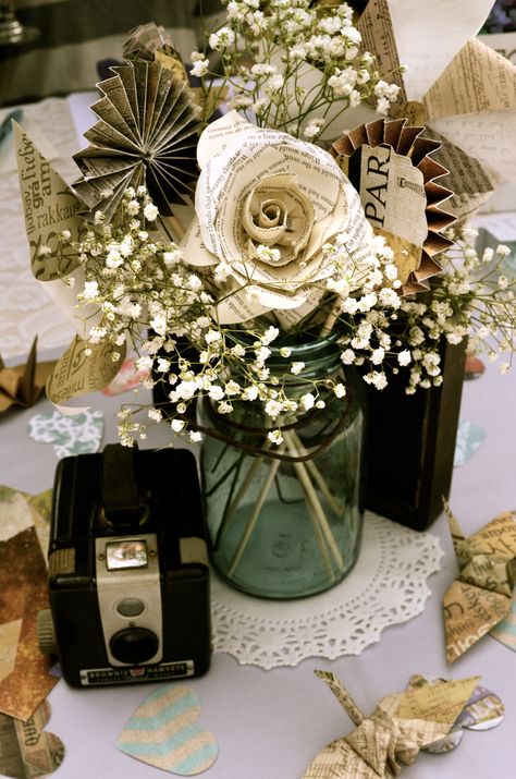 Camera Centerpieces, Travel Theme Party Decorations, Travel Centerpieces, Aviation Wedding Theme, Travel Theme Party, Aviation Wedding, Travel Theme Bridal Shower, Travel Bridal Showers, Live Flowers