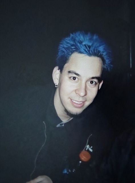 Mike Shinoda Blue Hair, Mike Shinoda 2000, Powerman 5000, 2000s Icons, Linking Park, Linkin Park Chester, Mike Shinoda, Park Pictures, Chester Bennington