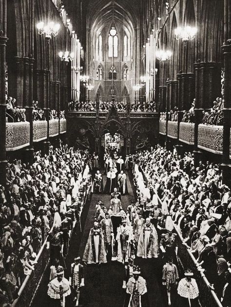 The coronation procession of George VI, 12 May 1937, in Westminster Abbey, London, England King And Queen Pictures, St Edward's Crown, Being Crowned, King Charles Coronation, Queen And Prince Phillip, Charles Coronation, London Boroughs, Crown Photos, Queen Mum