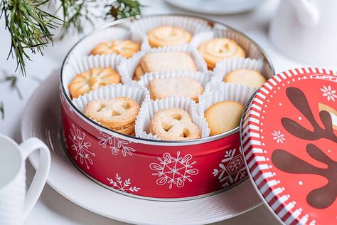 This Easy Store-Bought Cookie Tin Hack Makes the Most Brilliant Holiday Dessert — Kitchn Diy Cookie Tins Ideas, Christmas Cookies Tin Gift Ideas, Holiday Tin Treats, Christmas Cookie Tin, Butter Cookies Tin, Holiday Cookie Tin, Cookie Pudding Dessert, Icebox Desserts, Dessert Hacks