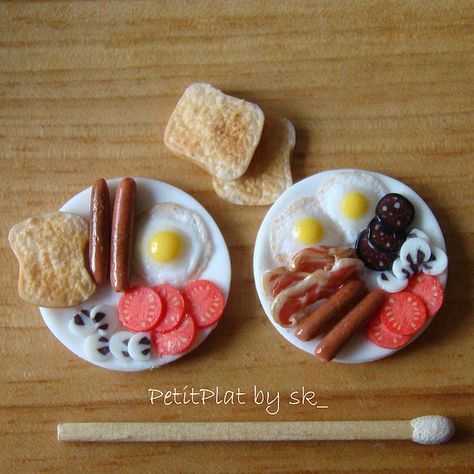 Miniature English Breakfast | Flickr - Photo Sharing! Clay Breakfast, Food Clay, Mini Breakfast, Mini Clay, Miniature Foods, Miniature Plates, Dollhouse Food, Polymer Clay Diy, English Breakfast