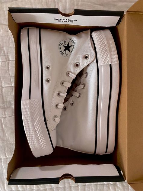 white platform converse shoes sneakrs hightop white black platform trendy basic converse chuck taylor Chunk Taylor Converse White, Thick Sole Converse, Converse High Platform, Chuck Taylor Platform Converse, Basic White Shoes, White And Black Converse, Platform Converse Shoes, White Hightop Converse, Converse Chuck Taylor Platform