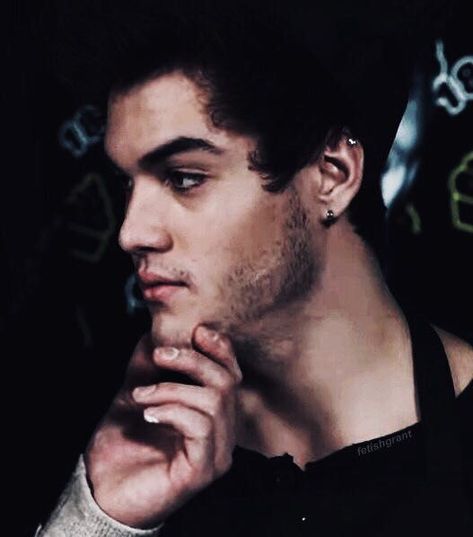 Grabbing Chin Reference, Grab Reference, Chin Reference, Chin Grab, Dolan Twins Wallpaper, Dollan Twins, Dolan Twins Imagines, Ethan And Grayson Dolan, Ethan Dolan