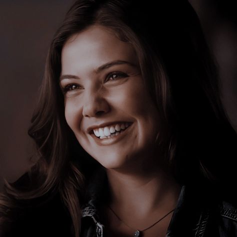 Danielle Campbell Icons Aesthetic, Charlie Shelby, Danielle Campbell Icons, Dani Campbell, Paz Hippie, Emmett Cullen, Video Romance, Davina Claire, The Vampire Diaries 3