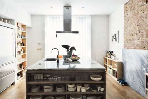 Lauren Snyder and Keith Burns Brownstone in Bed-Stuy, Brooklyn Photo Jonathan Hokklo Ceiling Range Hood, Kitchen Island Range Hood, Range Hood Ideas, Brownstone Brooklyn, Brooklyn Kitchen, Kitchen Vent Hood, Unique Kitchen Design, Hood Ideas, Kitchen Vent