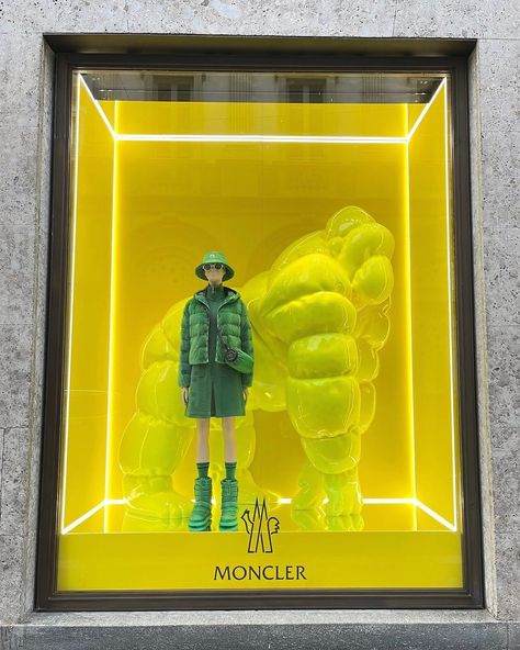 Moncler SS23 Window Display Installation, Via Montenapoleone Milan. Window Ads, Fashion Window Display, Exhibition Display Design, Window Display Retail, Mall Decor, Store Window Display, Kindergarten Design, Visual Merchandising Displays, Retail Windows