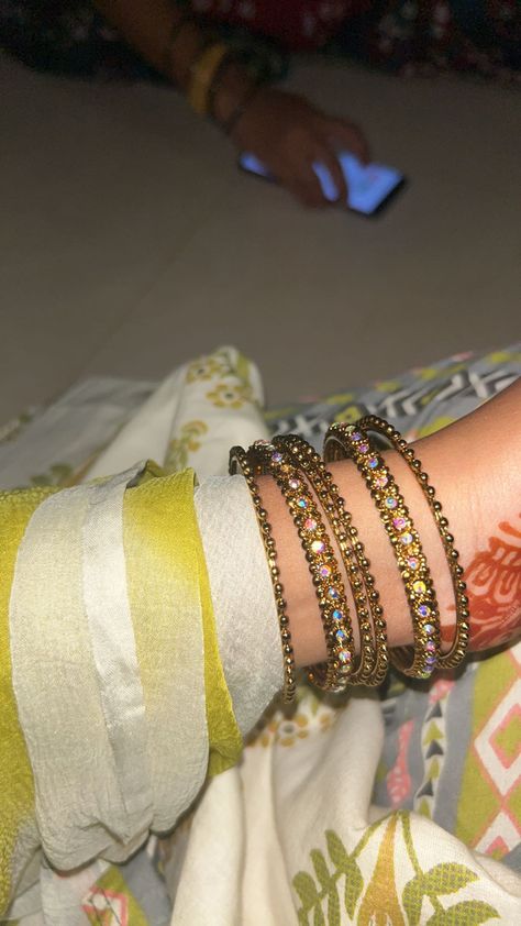 #kangan #bangles #traditional Bangles Hand Dp, Bangles Snap, Snaps Videos, Organized Bookshelf, Bangles Aesthetic, Satisfying Photos, Eid Looks, Snap Streaks, Indian Women Fashion