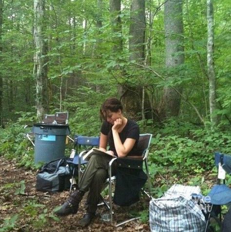 Katniss Everdeen Behind The Scenes, Peter Mellark, Katniss Aesthetic, Game Bts, Hunger Games Katniss, Hunger Games Cast, Maxon Schreave, Hunter Games, Hunger Games 3