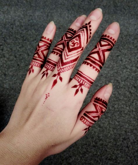 Geometrical Henna Designs, Geometric Mehndi Designs, Geometric Mehendi, Geometric Henna Designs, Henna Geometric, Full Body Henna, Henna Hands, Unique Henna, Henna Style Tattoos