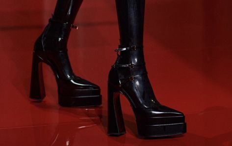 versace f/w 22 Versace Heels, Versace Shoes, Aesthetic Shoes, Dion Lee, Red Aesthetic, Pretty Shoes, Dream Shoes, Platform Heels, Christian Louboutin Pumps