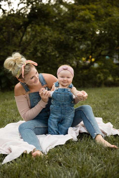 Mommy And Me 4 Month Old, Mommy And Me Jeans Photo Shoot, Mama And Me Pictures, Mommy And Me Overall Photoshoot, Baby’s First Mother’s Day Photo, 6 Month Mommy And Me Pictures, Baby And Mommy Photoshoot, 6 Month Spring Photoshoot, Baby Overalls Photoshoot