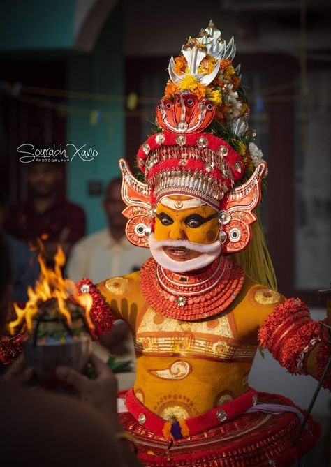 മുത്തപ്പൻ Muthappan Theyyam Painting, Muthappan Wallpaper Hd, Kathakali Face, Gold And Black Wallpaper, Butterfly Video, Airport Travel Outfits, Dark Background Wallpaper, Divine Power, Airport Travel