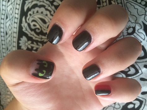 HTTYD nails for girls Httyd Nail Art, Httyd Nails, How To Train Your Dragon Nails, Toothless Nails, Dragon Nails, Fun Makeup, Nail Art For Beginners, Nails Simple, Easy Nail Art