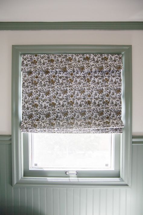 Roman Shade With Valance, Cheap Roman Shades, White Roman Shades, Southern Charm Decor, Patterned Roman Shades, Roman Shade Tutorial, Blackout Roman Shades, Diy Roman Shades, Fabric Roman Shades