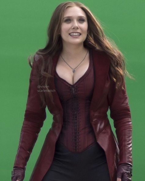 Olsen Scarlet Witch, Elizebeth Olsen, Elizabeth Olsen Scarlet Witch, Scarlet Witch Marvel, Scarlett Witch, Wanda And Vision, Marvel Girls, Red Coat, Elizabeth Olsen