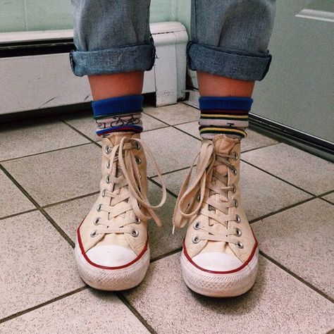 Skateboard Style, 1990 Style, Estilo Indie, Look Retro, Royal Ballet, Mia 3, Grunge Look, Boyfriend Jean, White Converse