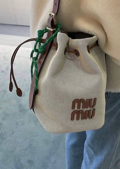 Picknick Outfit, Pretty Bags, Manado, White Bag, Handbag Accessories, Fashion Item, Miu Miu, Luxury Branding, Purses And Handbags