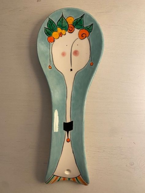 Clay Spoon Rest Pottery, Spoon Rest Painting Ideas, Spoonrest Ceramic, Ceramic Plates Art, Polymer Clay Flower Jewelry, Pottery Houses, Kids Pottery, Clay Wall Art, Ceramic Spoon Rest