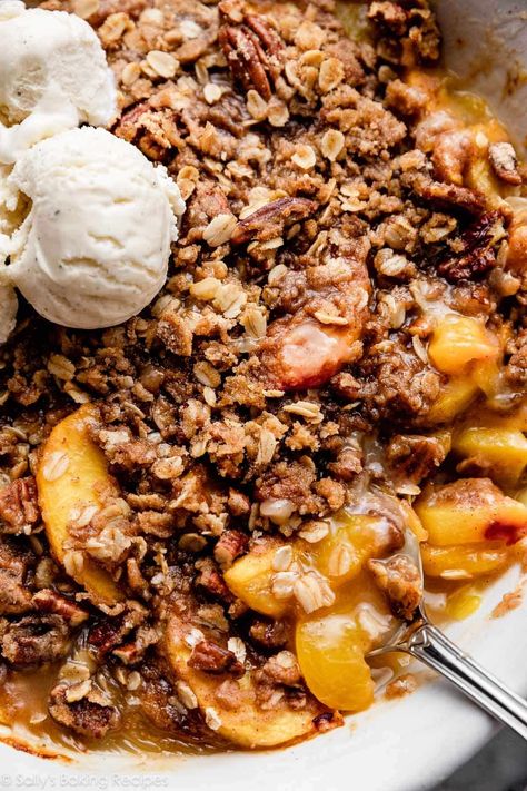 Peach Crisp With Oatmeal, Peach Quick Bread, Oatmeal Crumble, Peach Muffins, Sallys Baking, Peach Dessert, Quick Dessert Recipes, Peach Crisp, Sally's Baking